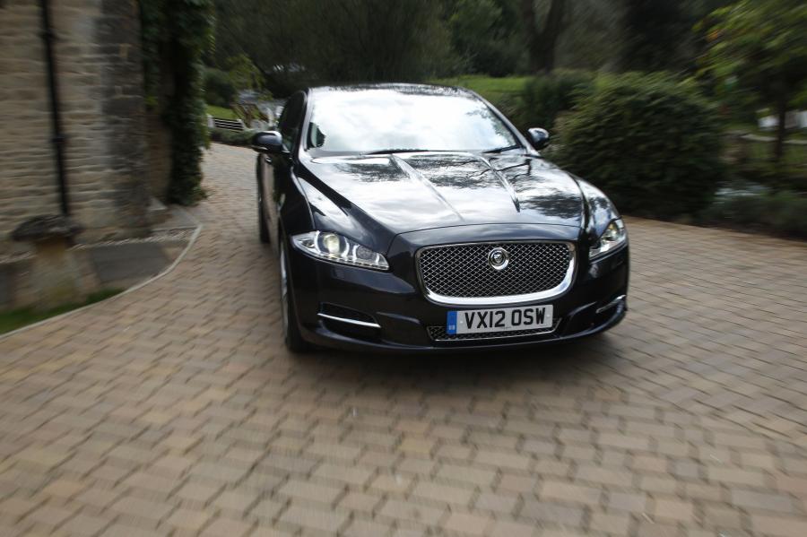  Jaguar XJ 2012 года  (UK) (фото 30 из 121)